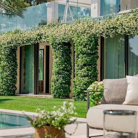 St Tropez So Extravagantly Luxurious And Special - It Has To Be A Secret Ramatuelle