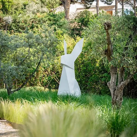 St Tropez So Extravagantly Luxurious And Special - It Has To Be A Secret Ramatuelle